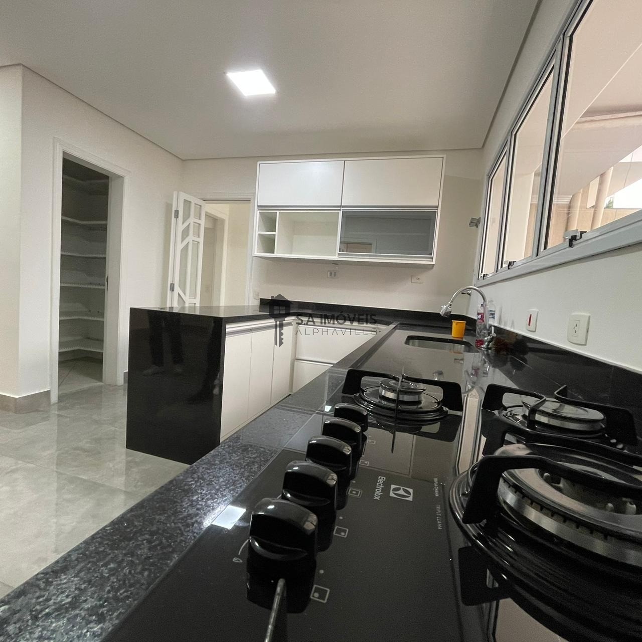 Casa de Condomínio para alugar com 4 quartos, 450m² - Foto 12