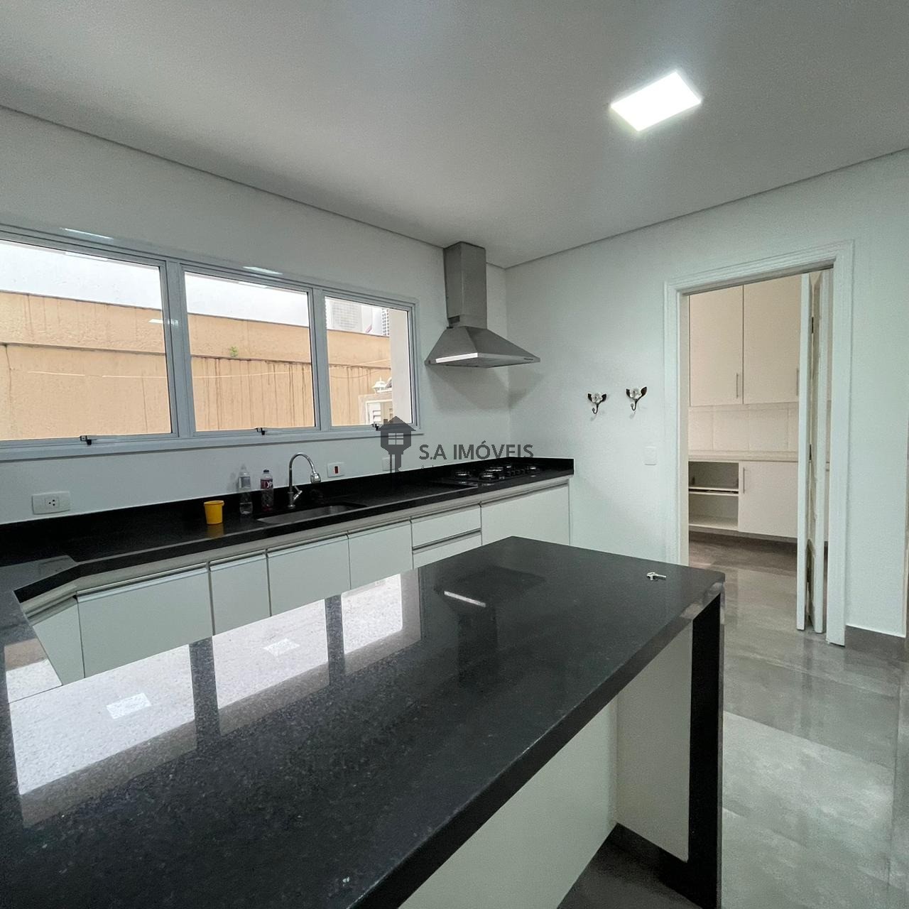 Casa de Condomínio para alugar com 4 quartos, 450m² - Foto 13