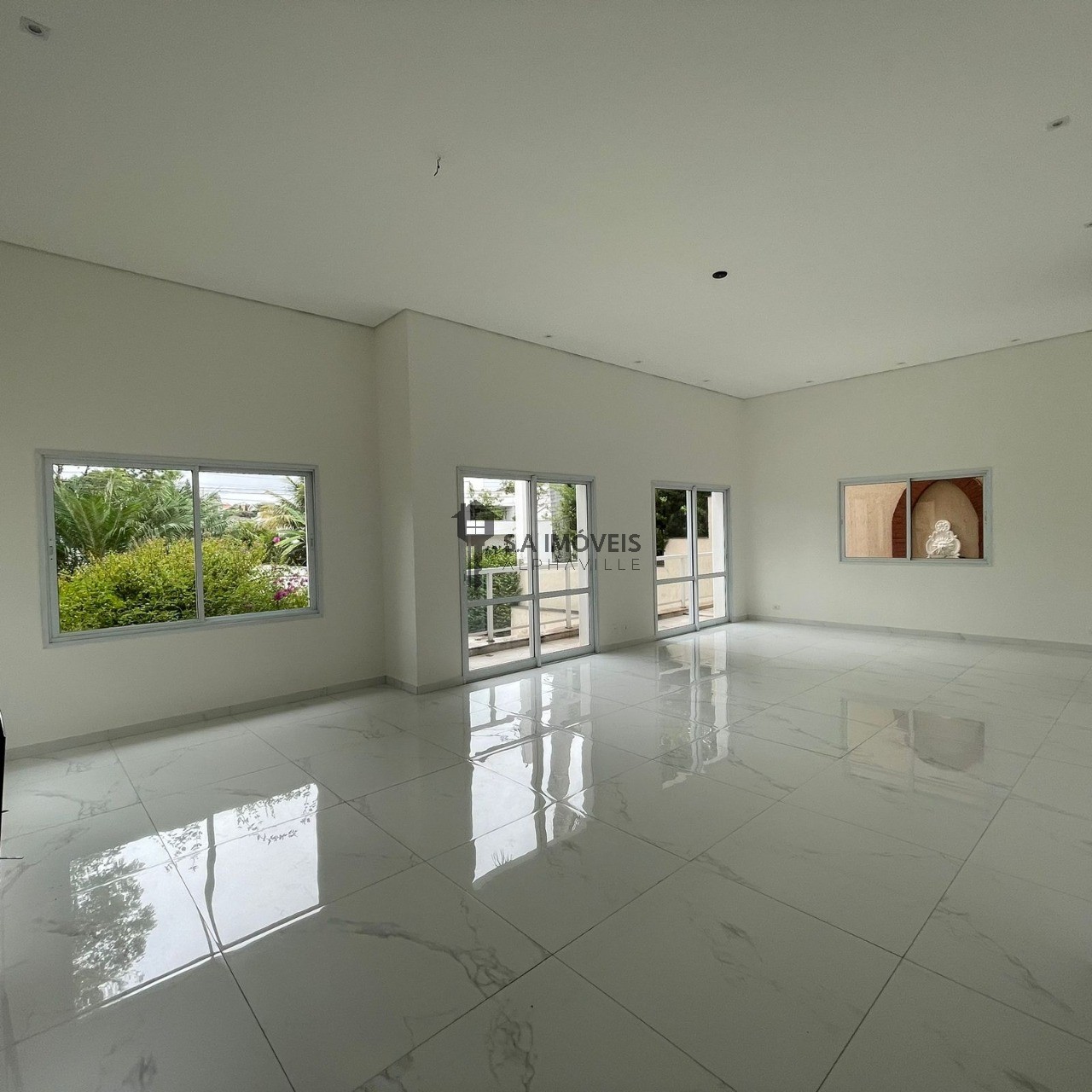 Casa de Condomínio para alugar com 4 quartos, 450m² - Foto 3