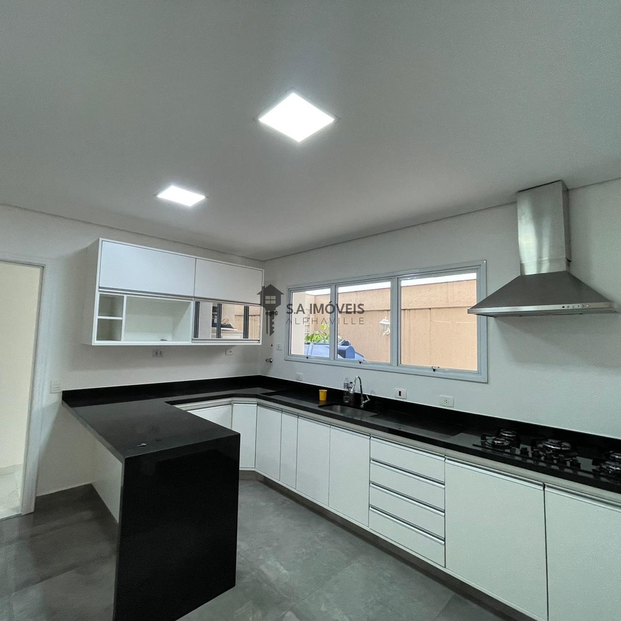 Casa de Condomínio para alugar com 4 quartos, 450m² - Foto 9