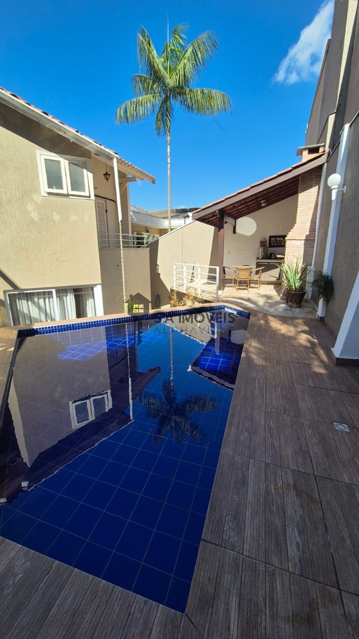 Casa, 5 quartos, 258 m² - Foto 1