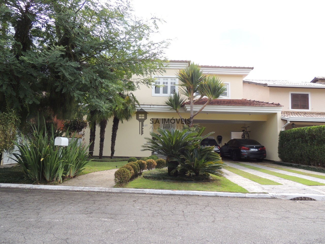 Casa, 4 quartos, 328 m² - Foto 1