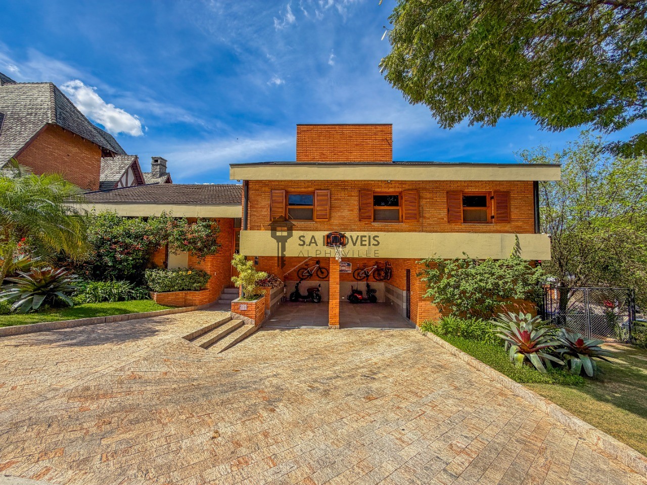 Casa, 4 quartos, 349 m² - Foto 1