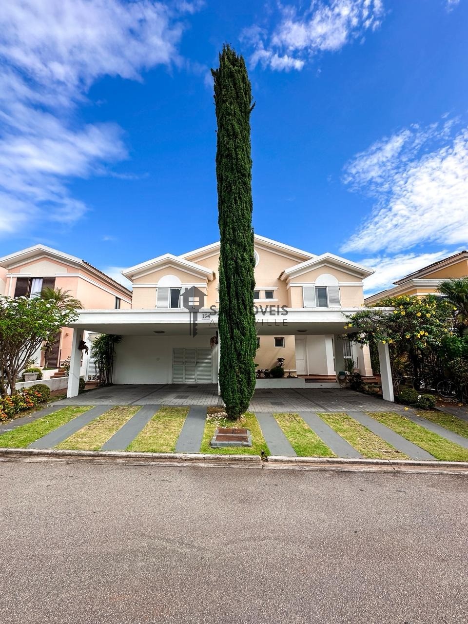 Casa, 4 quartos, 329 m² - Foto 1
