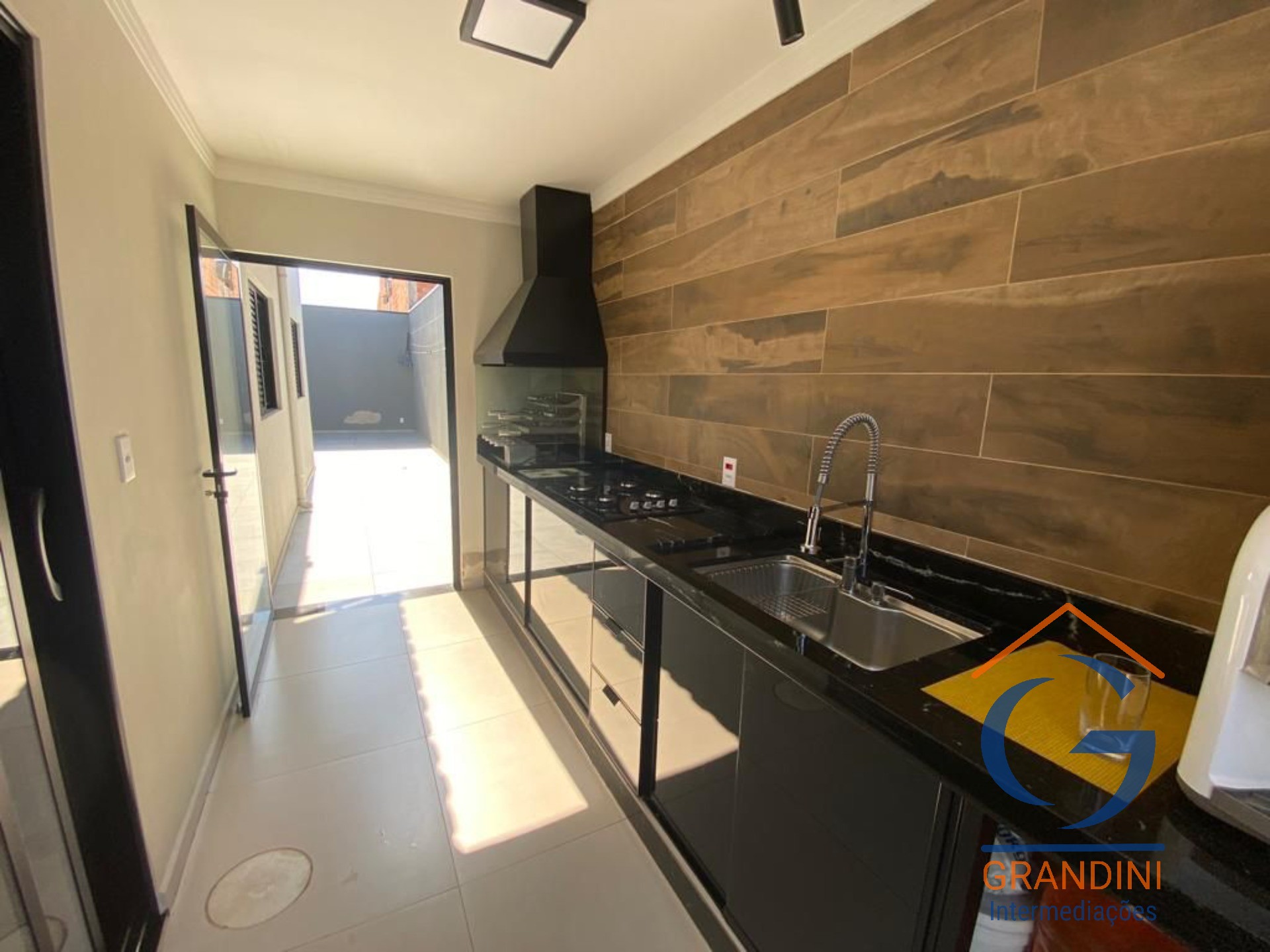Casa à venda com 3 quartos, 200m² - Foto 10