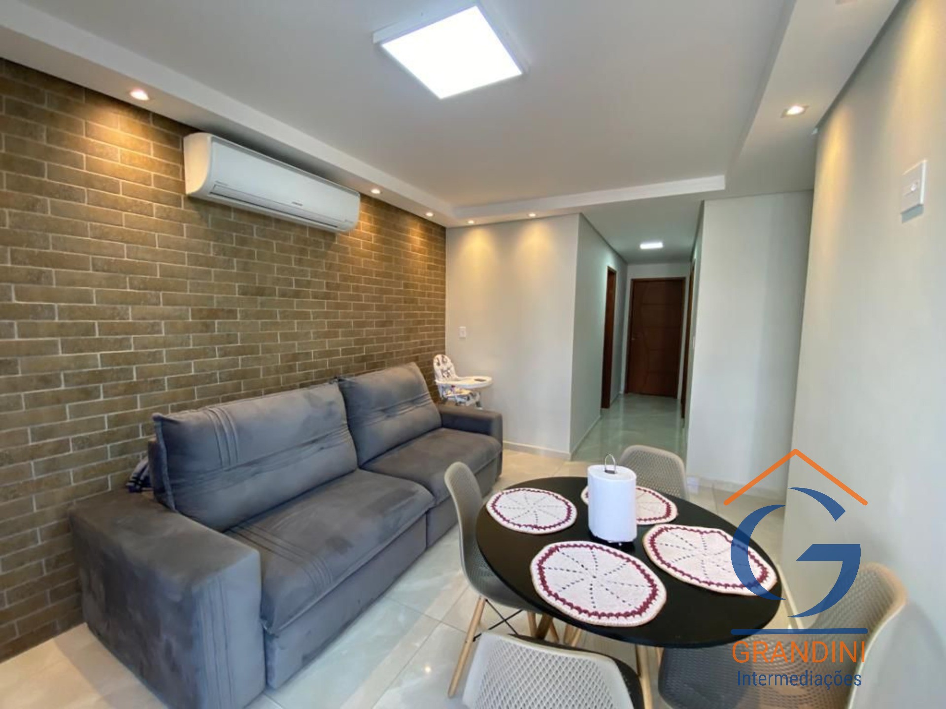 Casa à venda com 3 quartos, 200m² - Foto 2