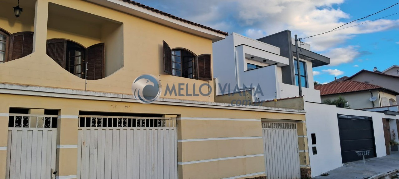 Sobrado à venda com 4 quartos, 207m² - Foto 1