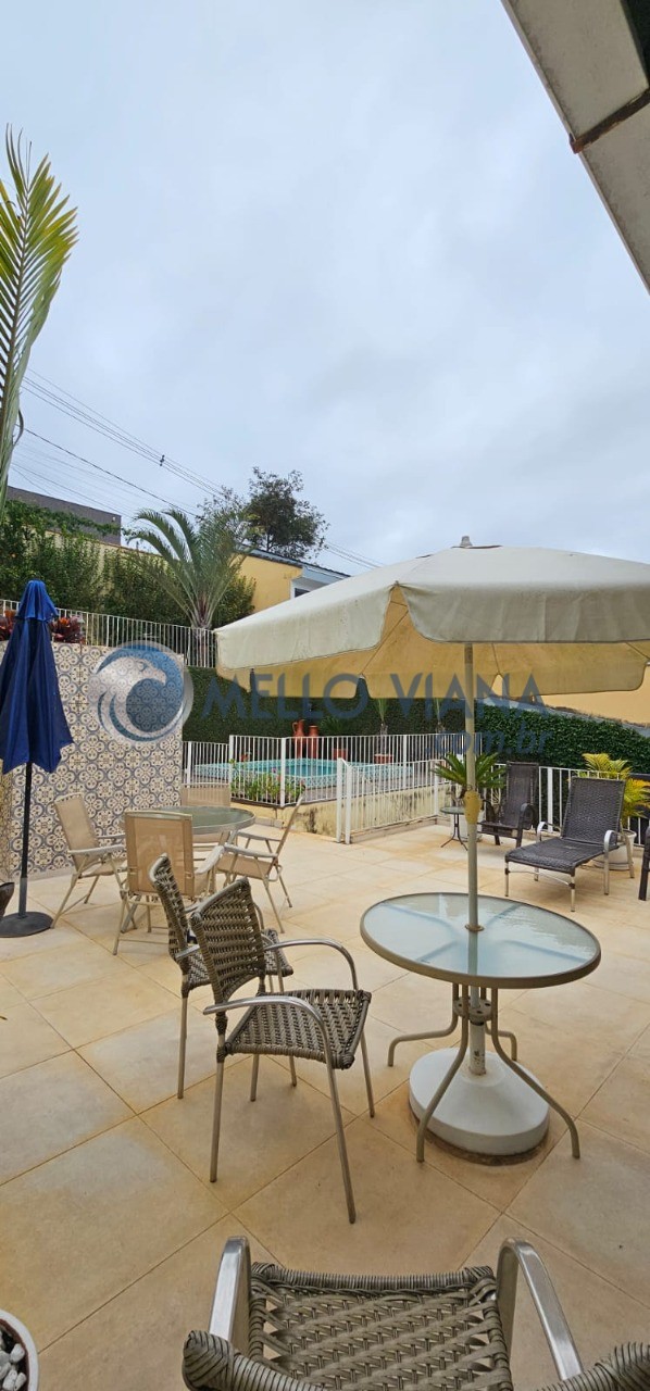 Casa à venda com 3 quartos, 227m² - Foto 1