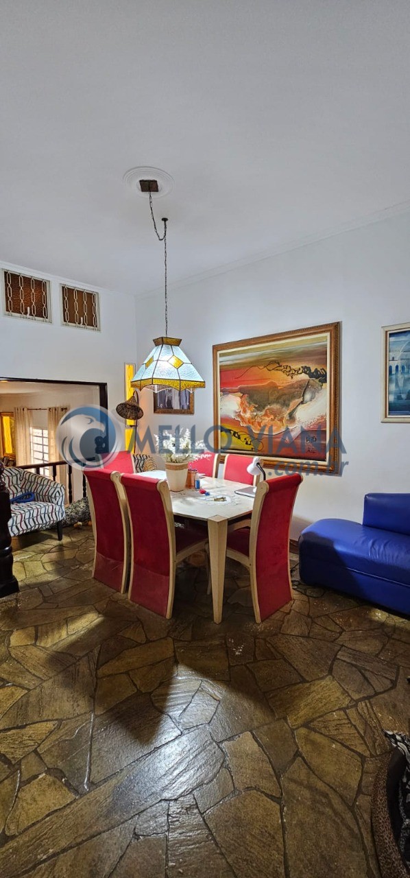 Casa à venda com 3 quartos, 227m² - Foto 3