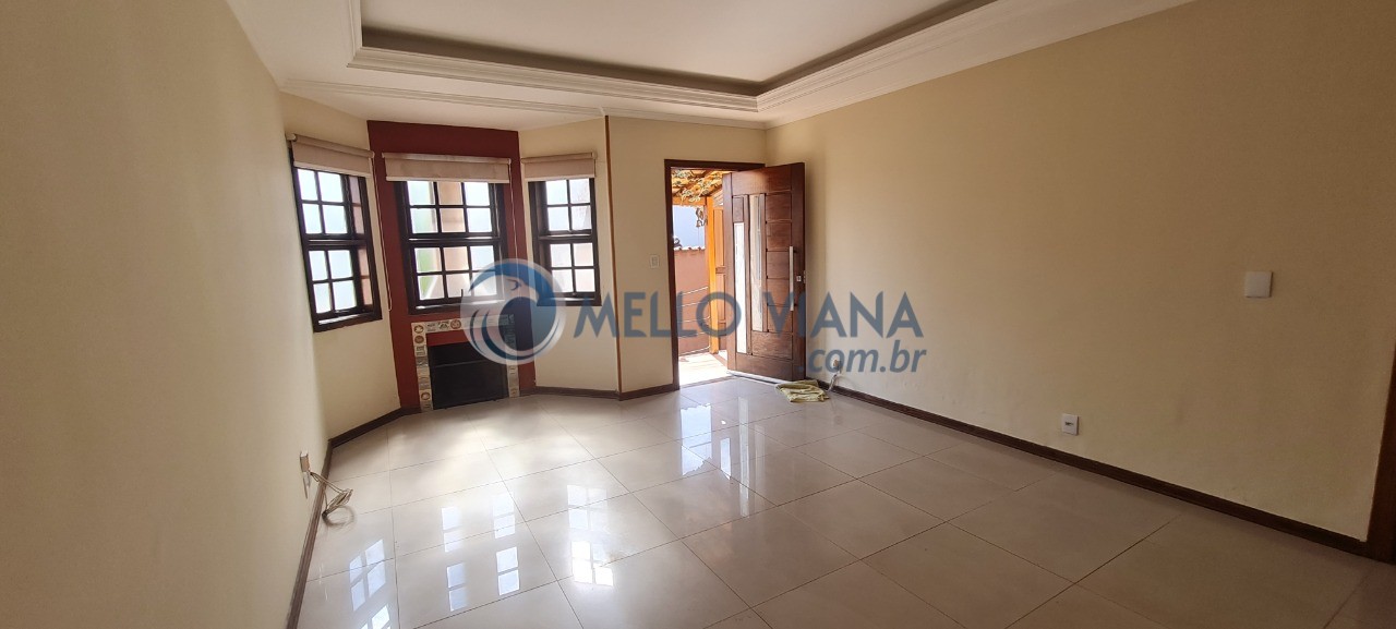 Casa à venda com 3 quartos, 360m² - Foto 1