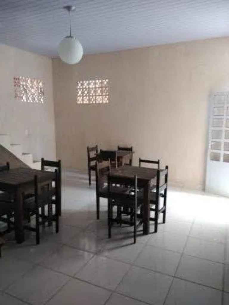 Casa para alugar com 9 quartos, 200m² - Foto 2