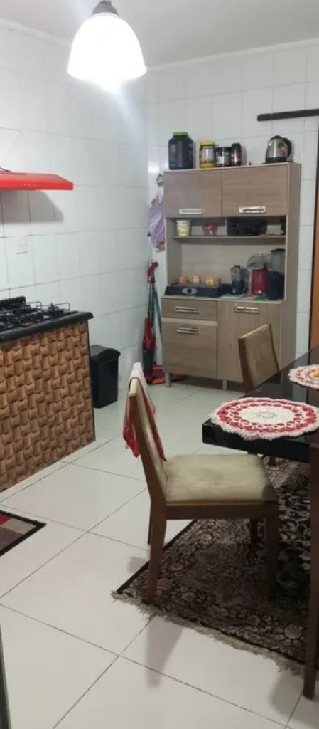 Casa para alugar com 2 quartos, 190m² - Foto 1