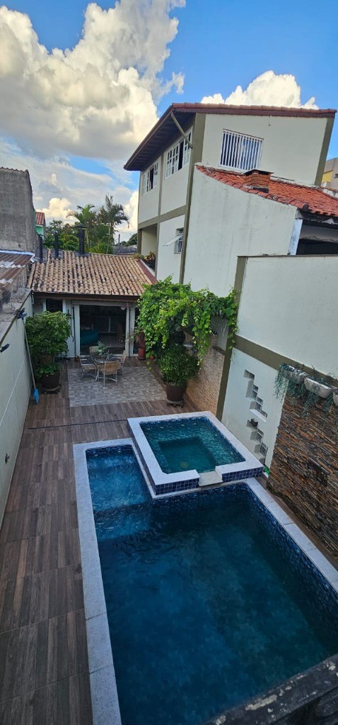 Casa, 4 quartos, 310 m² - Foto 1