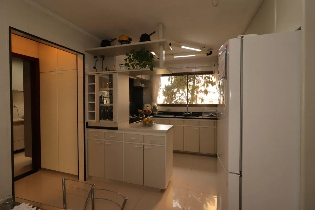 Apartamento, 3 quartos, 140 m² - Foto 1