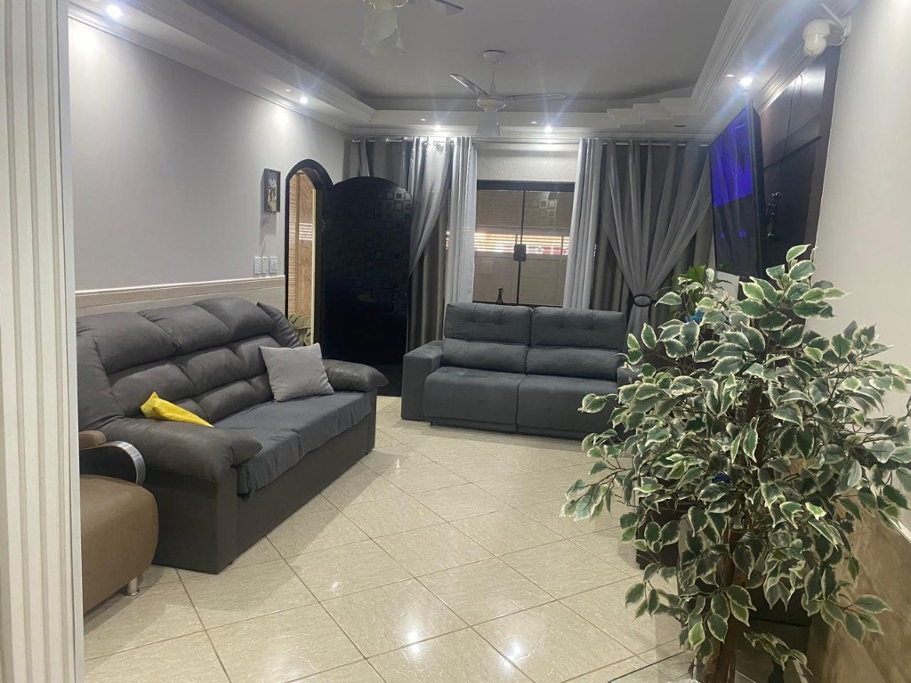 Casa, 3 quartos, 202 m² - Foto 1