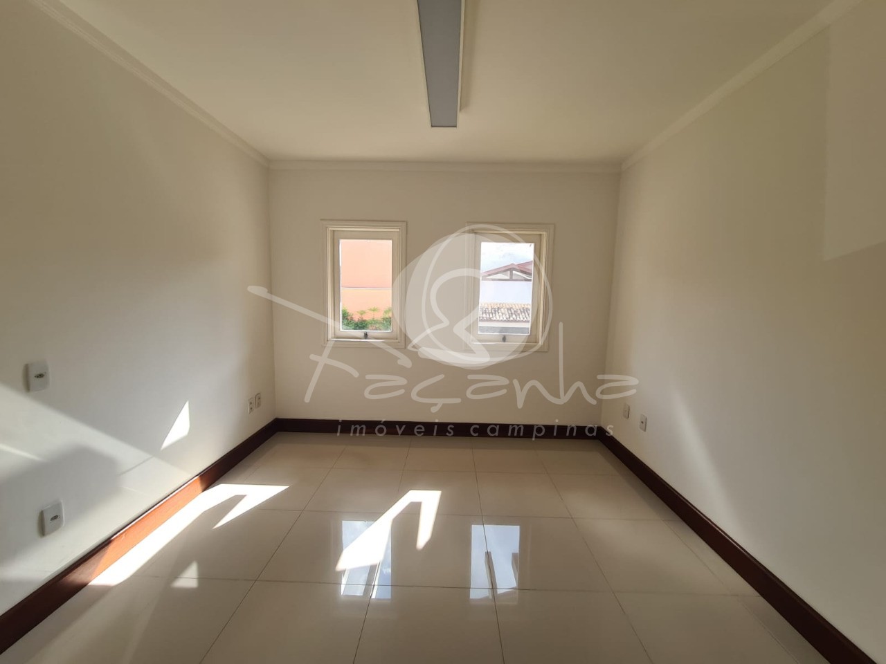 Casa de Condomínio à venda com 4 quartos, 361m² - Foto 9