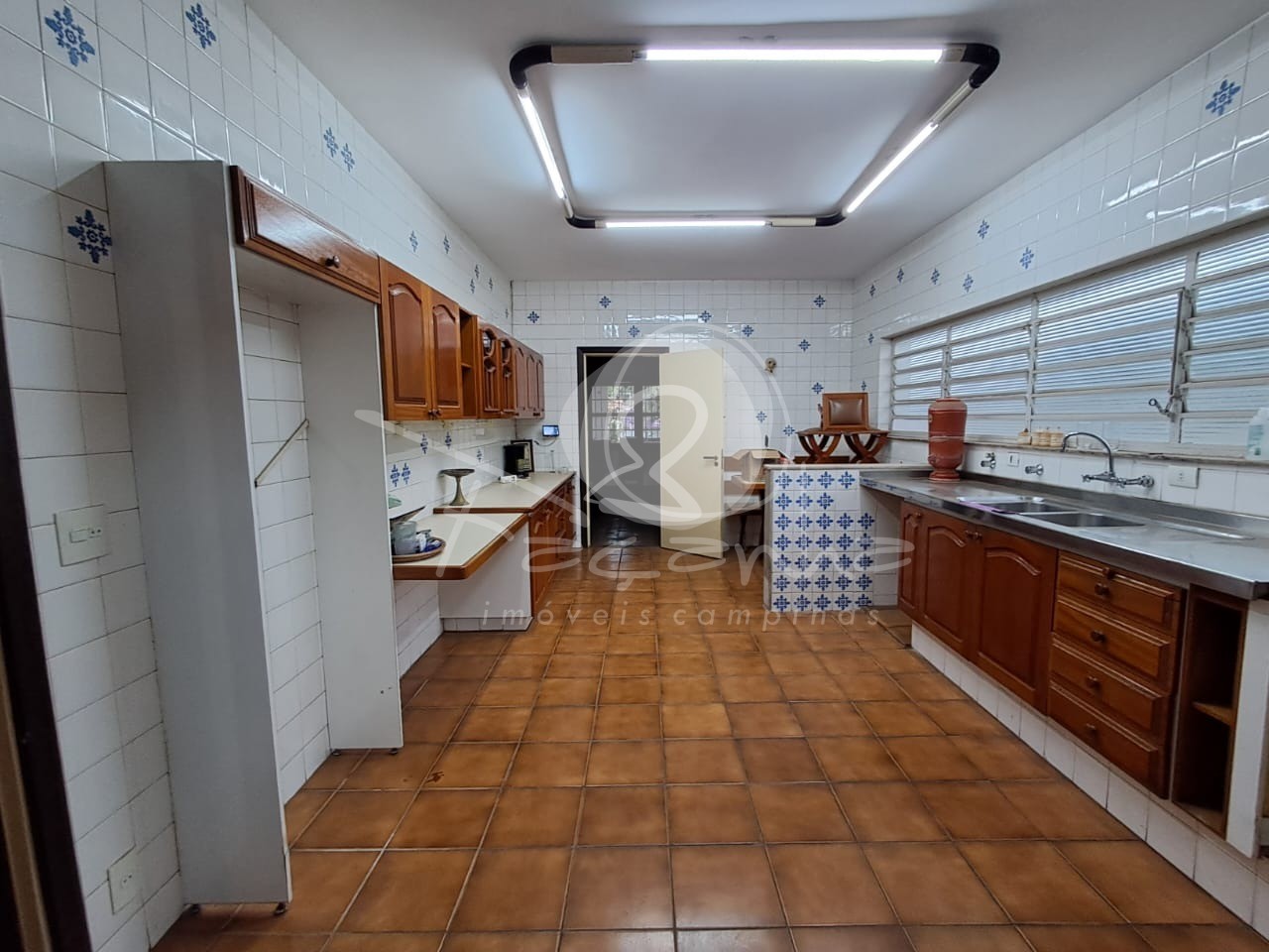 Casa à venda com 2 quartos, 600m² - Foto 11