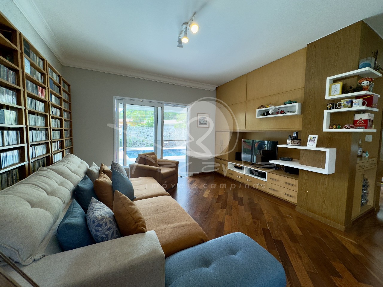 Casa de Condomínio à venda com 4 quartos, 361m² - Foto 1