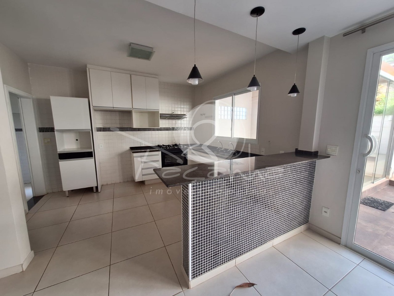Casa de Condomínio à venda e aluguel com 3 quartos, 250m² - Foto 8