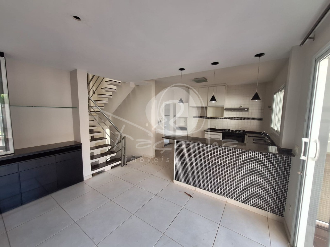 Casa de Condomínio à venda e aluguel com 3 quartos, 250m² - Foto 7