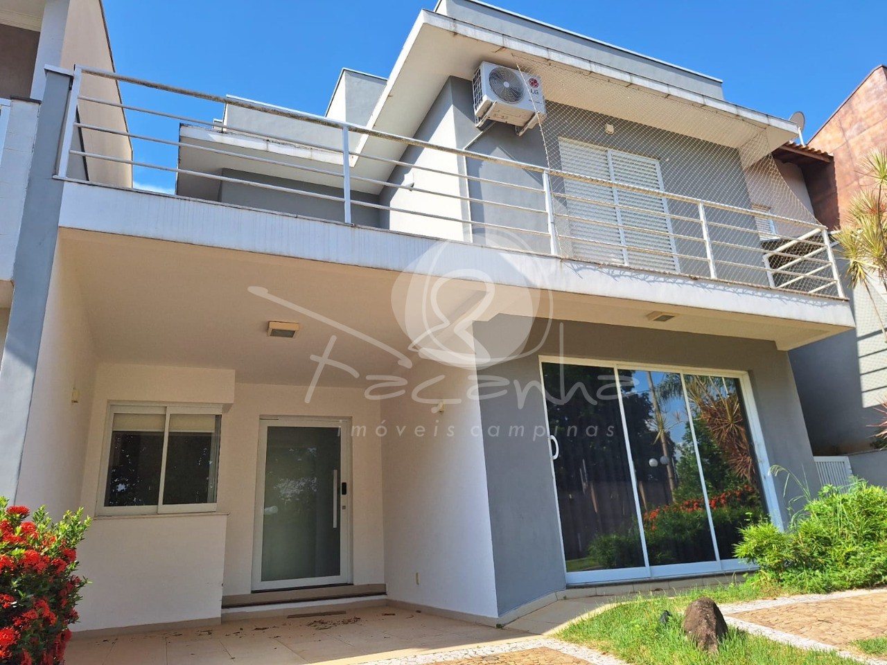Casa de Condomínio à venda e aluguel com 3 quartos, 250m² - Foto 1