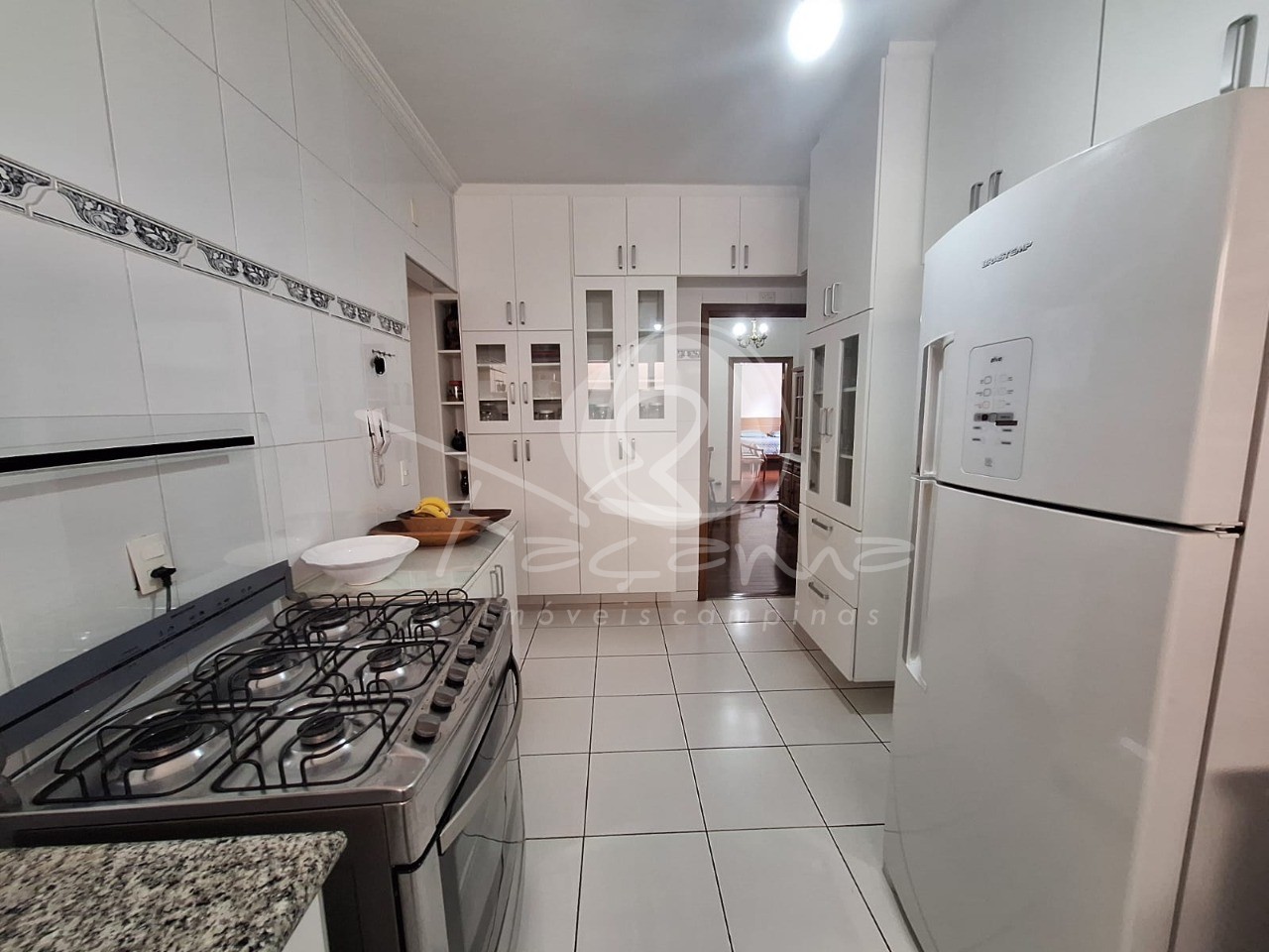 Apartamento à venda com 3 quartos, 144m² - Foto 3