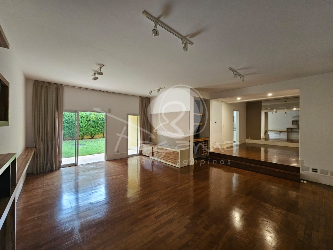 Casa de Condomínio à venda e aluguel com 4 quartos, 336m² - Foto 1