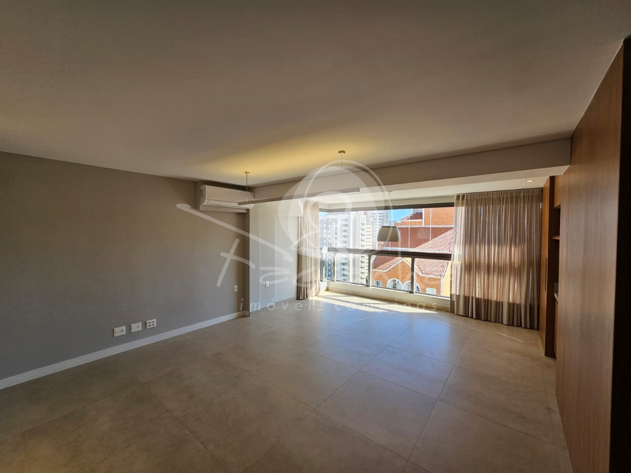 Apartamento à venda e aluguel com 3 quartos, 111m² - Foto 1