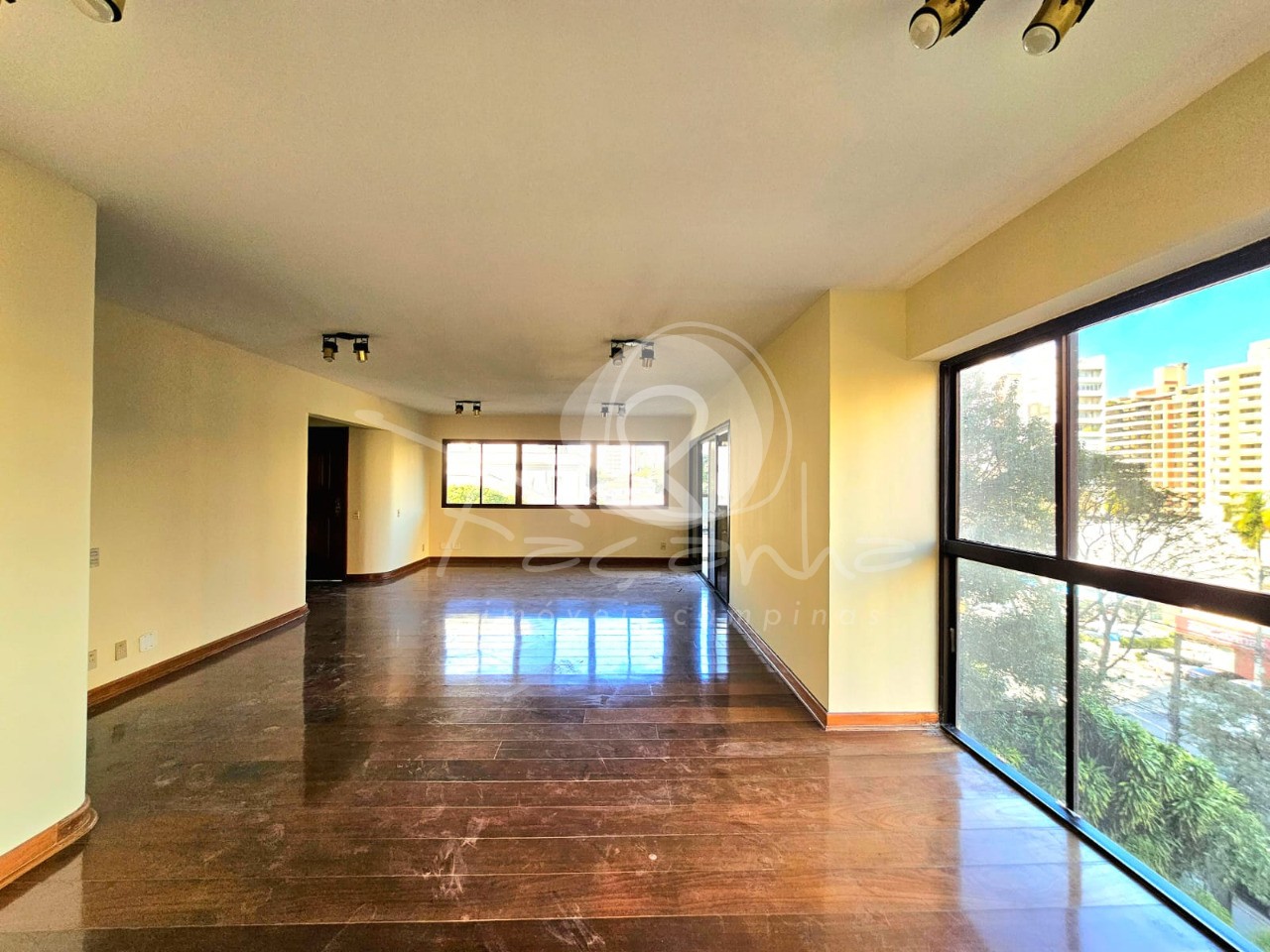 Apartamento à venda e aluguel com 3 quartos, 200m² - Foto 1
