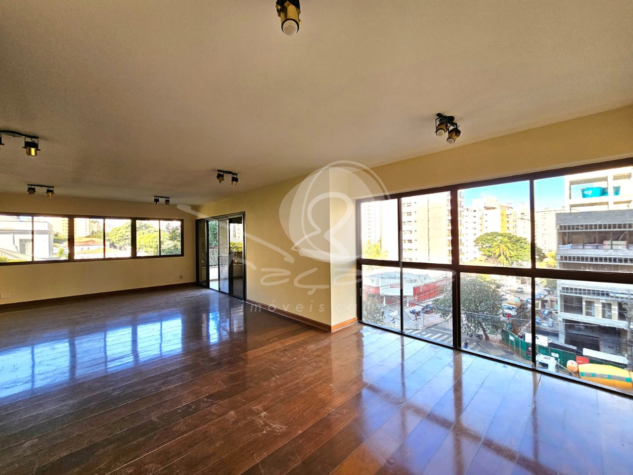 Apartamento à venda e aluguel com 3 quartos, 200m² - Foto 2