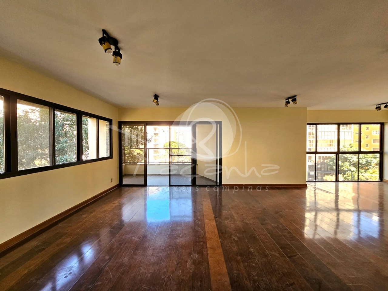 Apartamento à venda e aluguel com 3 quartos, 200m² - Foto 3