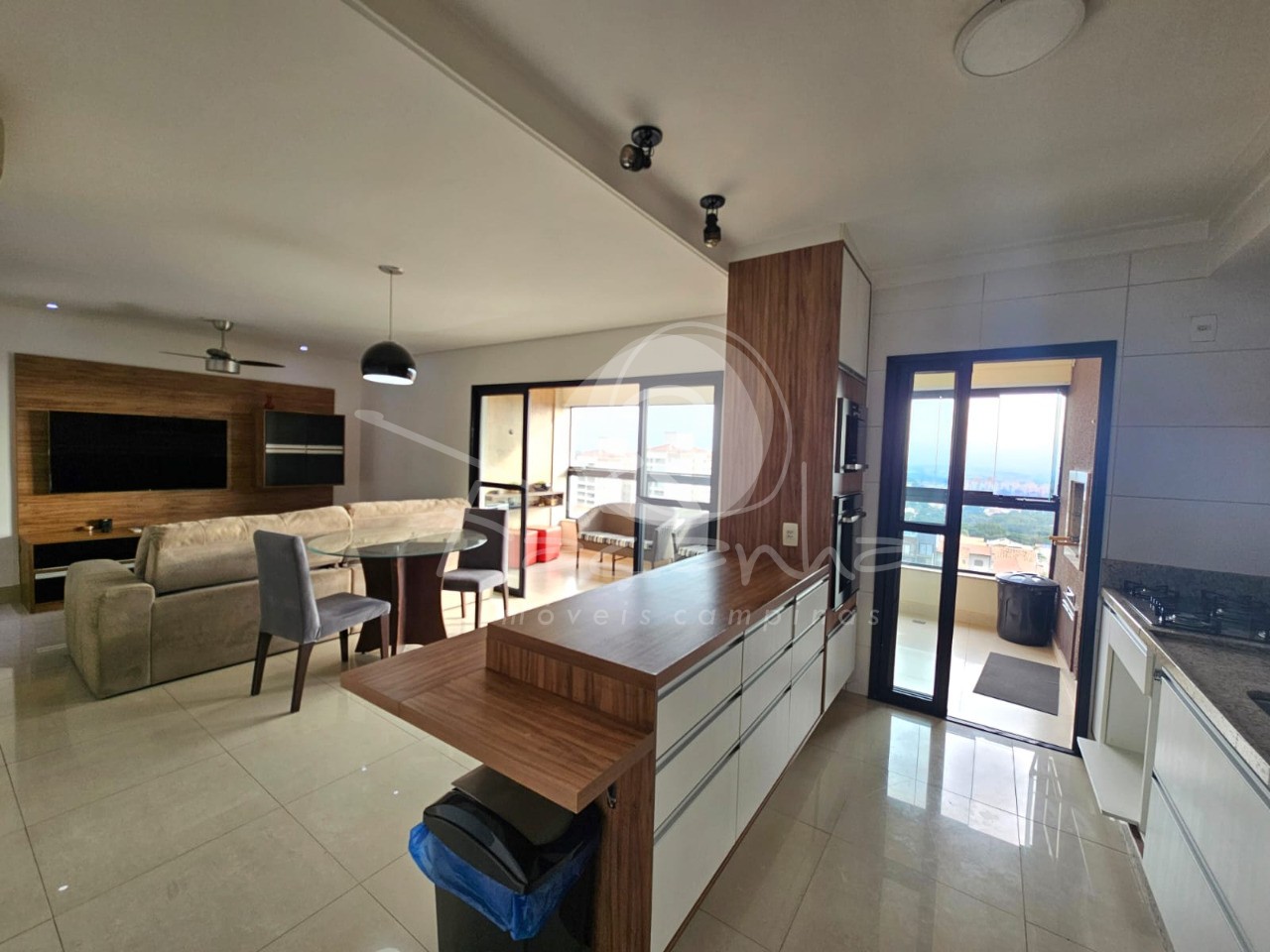 Apartamento à venda com 3 quartos, 117m² - Foto 1