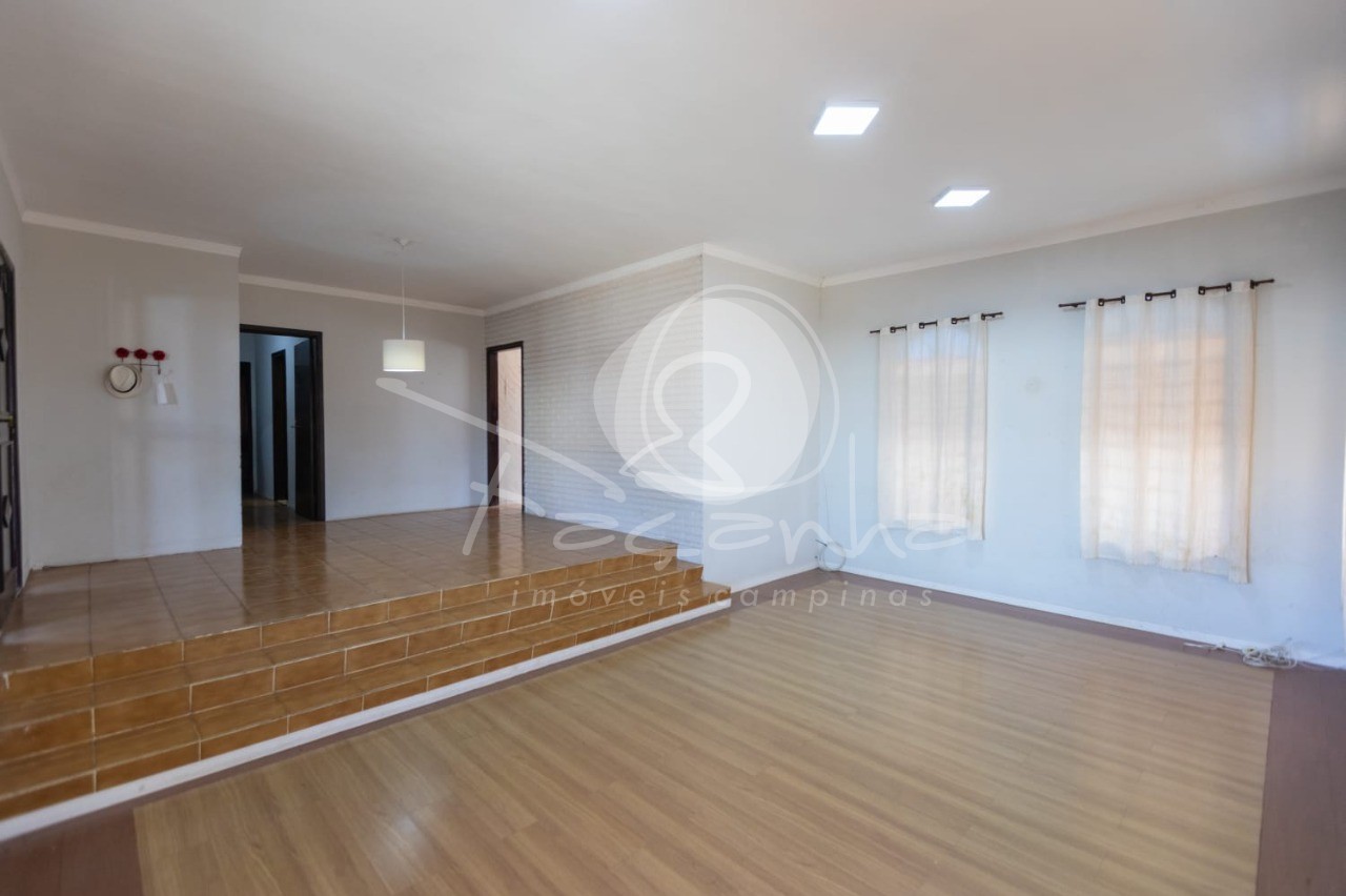 Casa à venda com 3 quartos, 233m² - Foto 2