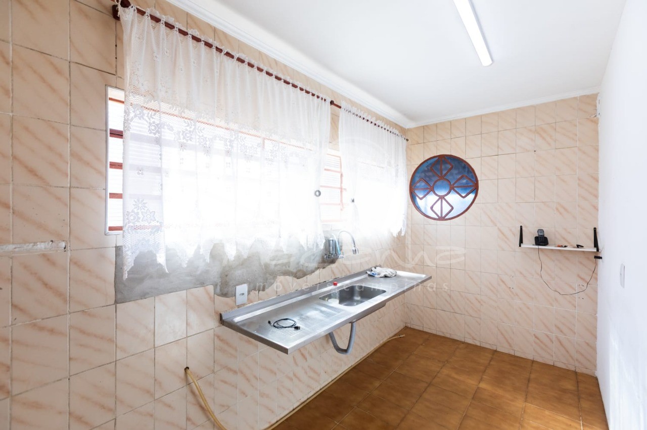 Casa à venda com 3 quartos, 233m² - Foto 8