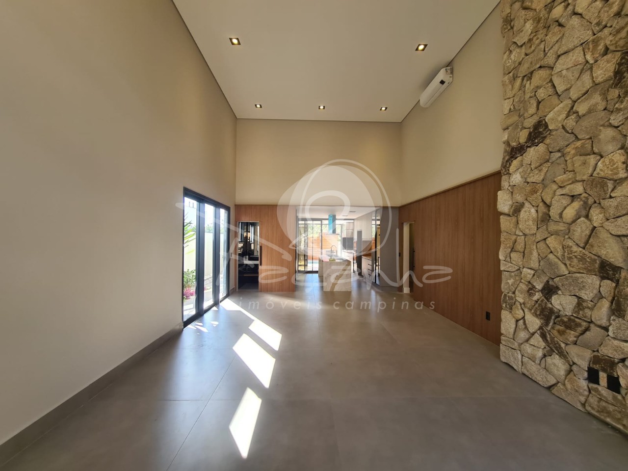 Casa de Condomínio à venda com 3 quartos, 300m² - Foto 2