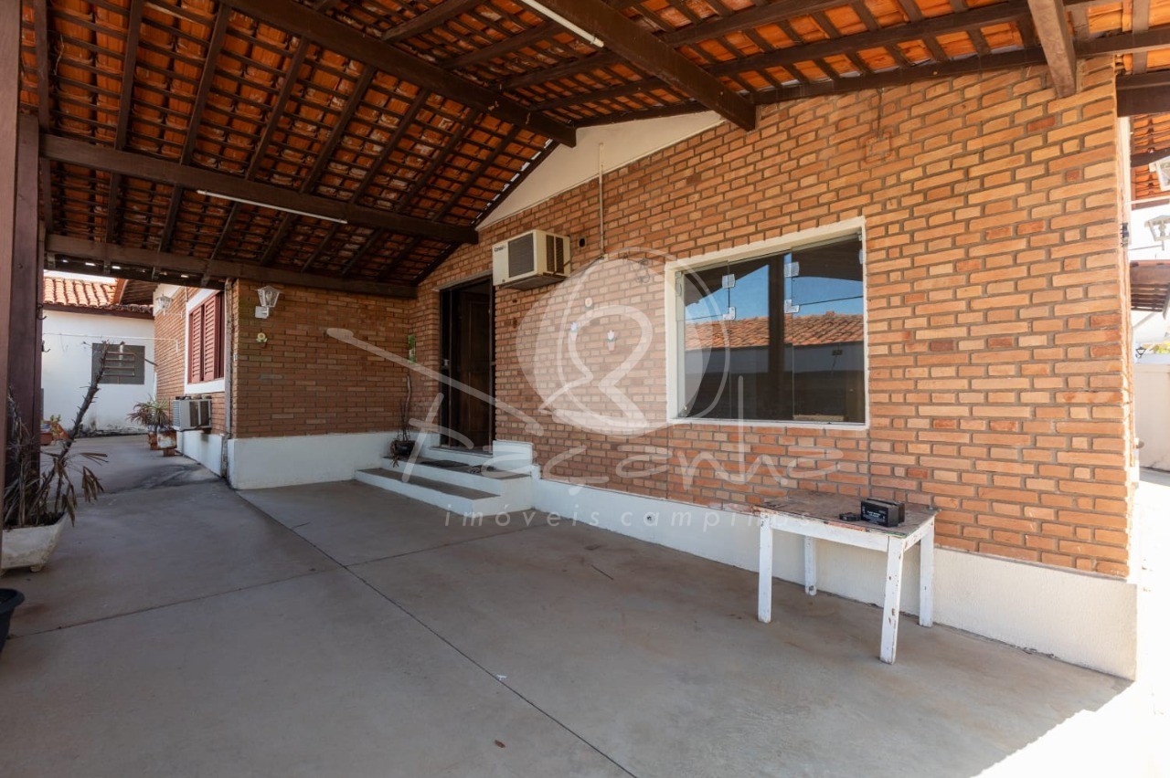 Casa à venda com 3 quartos, 233m² - Foto 3