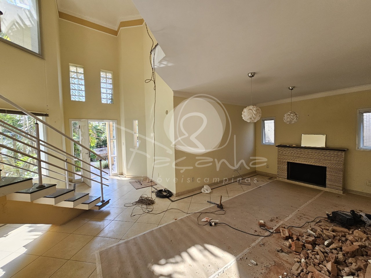 Casa de Condomínio à venda com 4 quartos, 290m² - Foto 2
