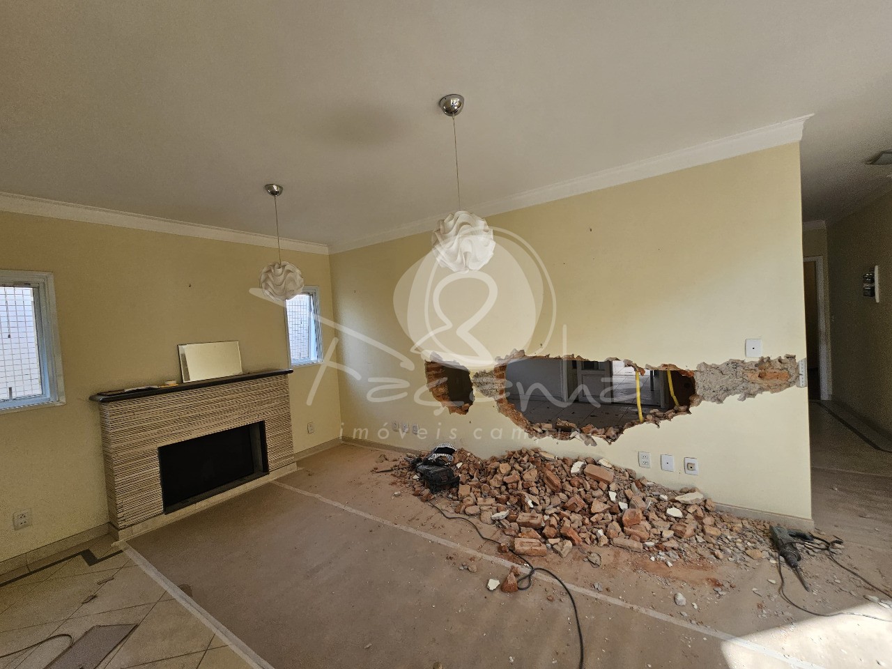 Casa de Condomínio à venda com 4 quartos, 290m² - Foto 4