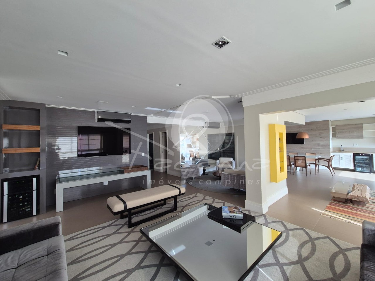 Apartamento, 3 quartos, 240 m² - Foto 1