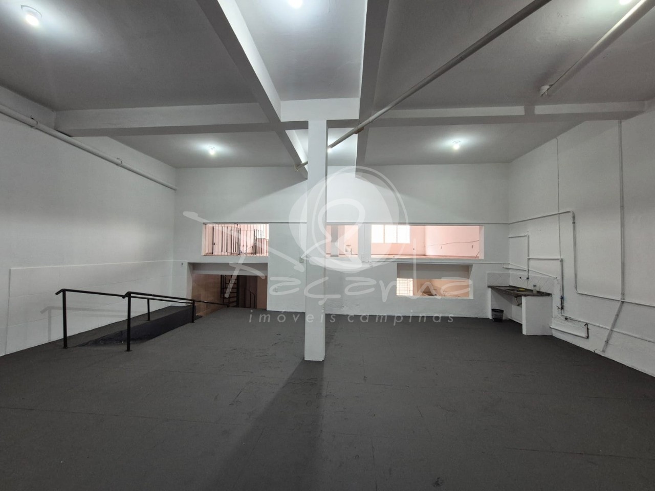 Loja-Salão, 700 m² - Foto 1