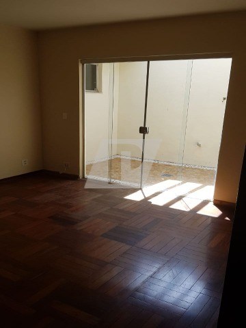 Casa à venda com 3 quartos, 250m² - Foto 8