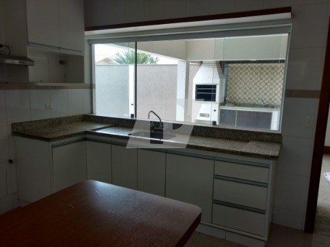 Casa de Condomínio para alugar com 4 quartos, 258m² - Foto 7