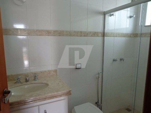 Casa de Condomínio para alugar com 4 quartos, 258m² - Foto 17