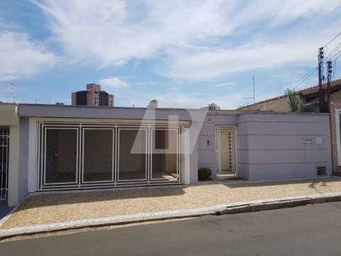 Casa à venda com 3 quartos, 250m² - Foto 1