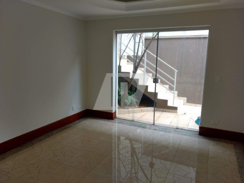 Casa de Condomínio para alugar com 4 quartos, 258m² - Foto 5