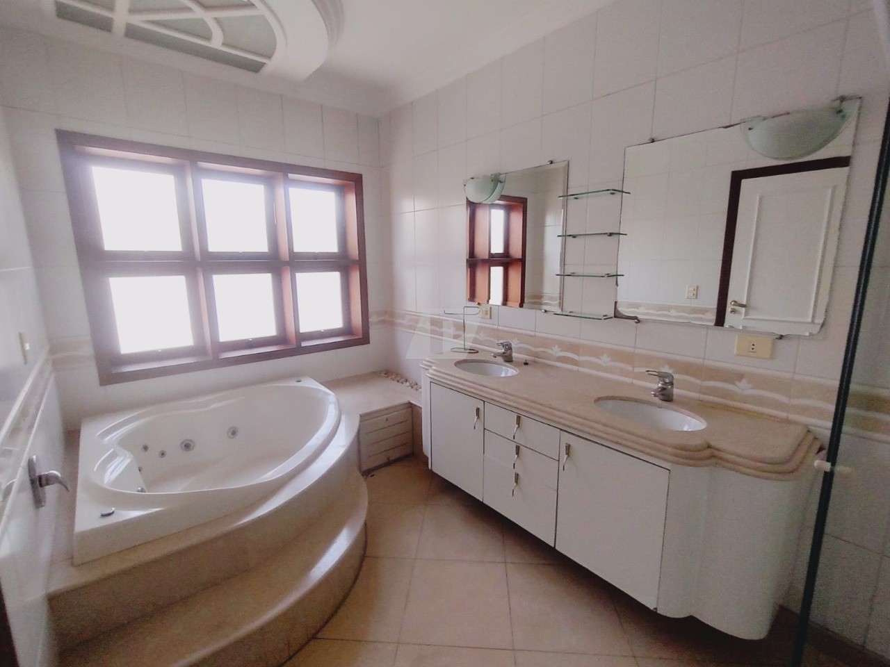 Casa de Condomínio para alugar com 3 quartos, 290m² - Foto 18