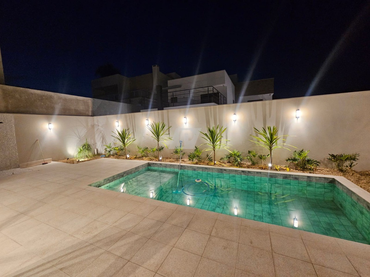 Casa de Condomínio à venda com 4 quartos, 295m² - Foto 2
