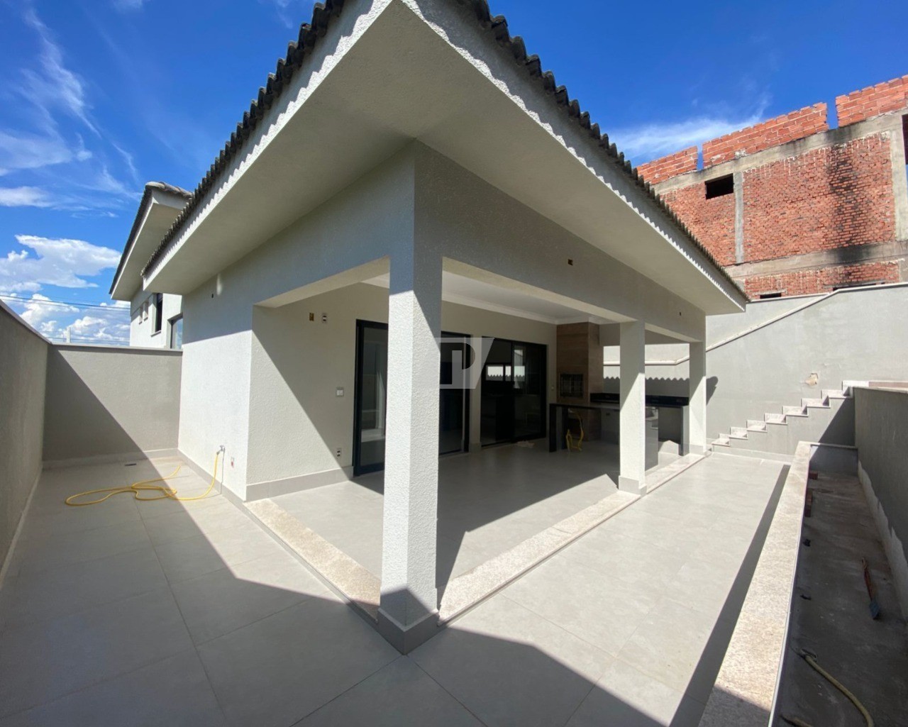 Casa de Condomínio à venda com 4 quartos, 243m² - Foto 3