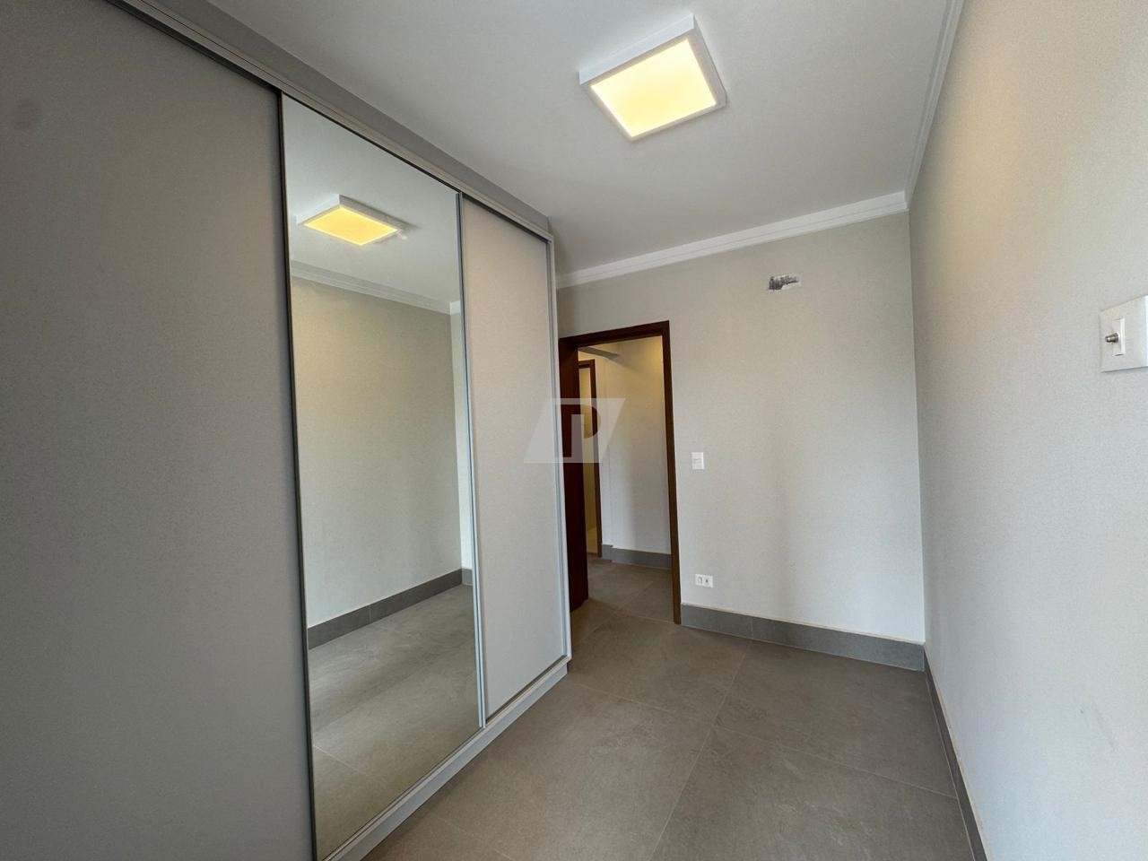 Apartamento para alugar com 3 quartos, 110m² - Foto 15