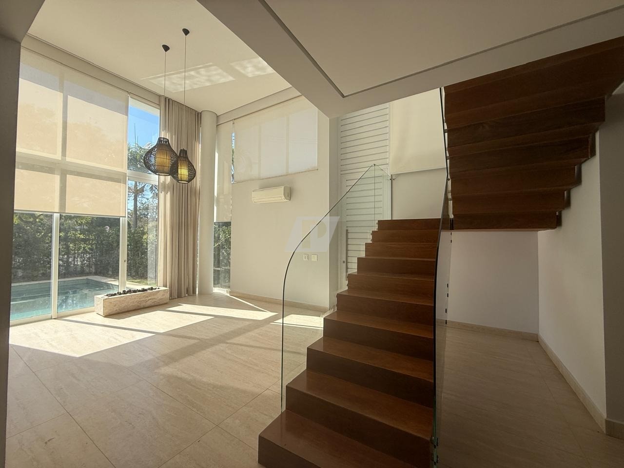 Casa de Condomínio para alugar com 4 quartos, 373m² - Foto 11